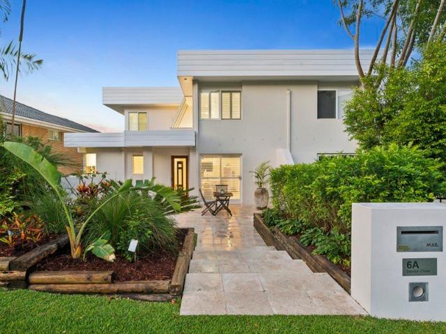 Coastal Luxe Just A Short Stroll From Diggers Beach