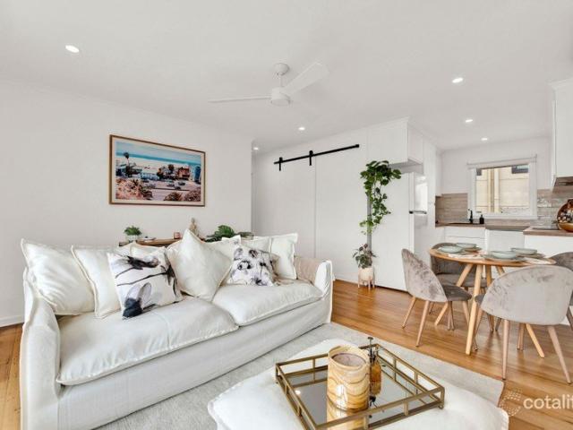 Coastal Luxury 2br Meets Contemporary Living Steps from Mordialloc Beach!