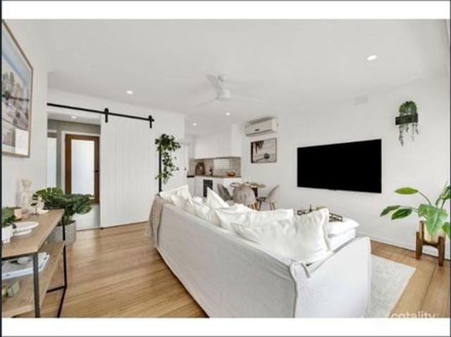 Coastal Luxury 2br Meets Contemporary Living – Steps from Mordialloc Beach!