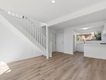 Coastal Luxury Townhouse – Brand New Interiors & Steps to the Sand