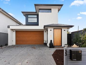 Coastal Luxury with Family Flexibility