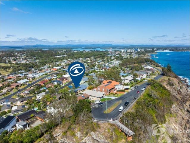 Coastal Luxury with Panoramic Views Over One Mile Beach