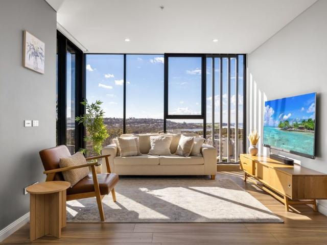Coastal Luxury With Sweeping Ocean & Lagoon Views