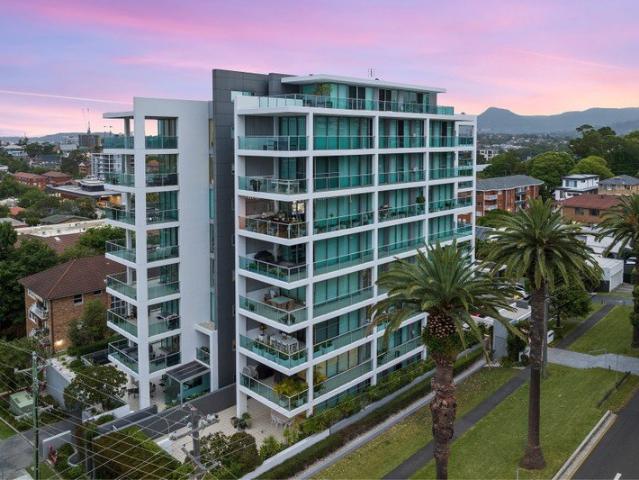 Coastal luxury abode with ocean views, moments to city centre