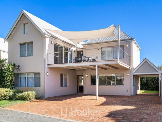 Coastal Luxury & Holiday Flexibility Steps from the Shores of Geographe Bay