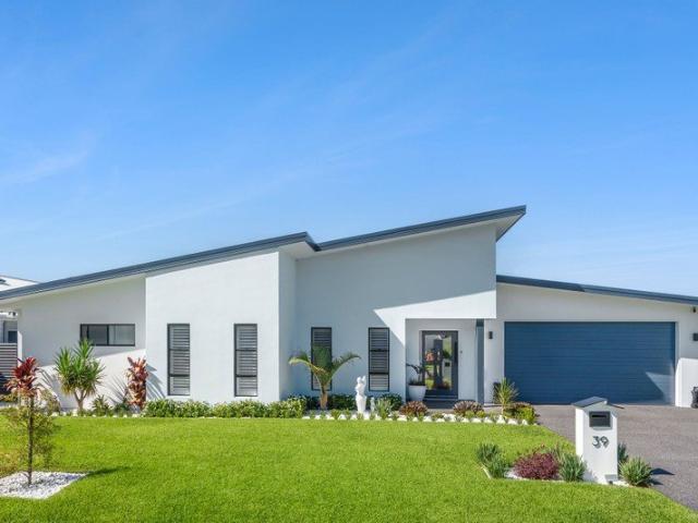 Coastal Luxury Just Moments From Dunbogan Beach