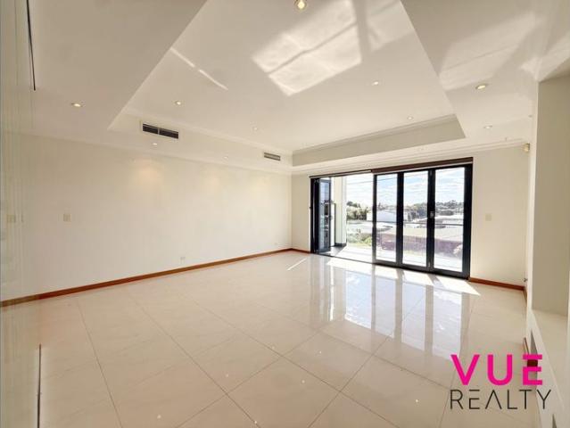 COASTAL LUXURY JUST MOMENTS FROM MULLALOO BEACH