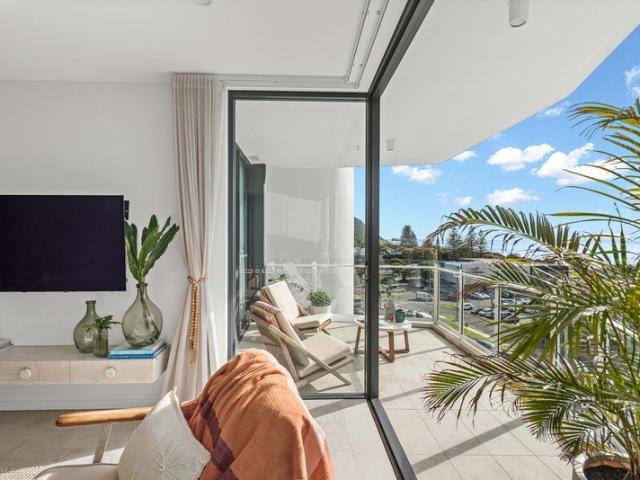 Coastal Luxury Living Moments from Tallebudgera Creek and Vibrant Village Lifestyle