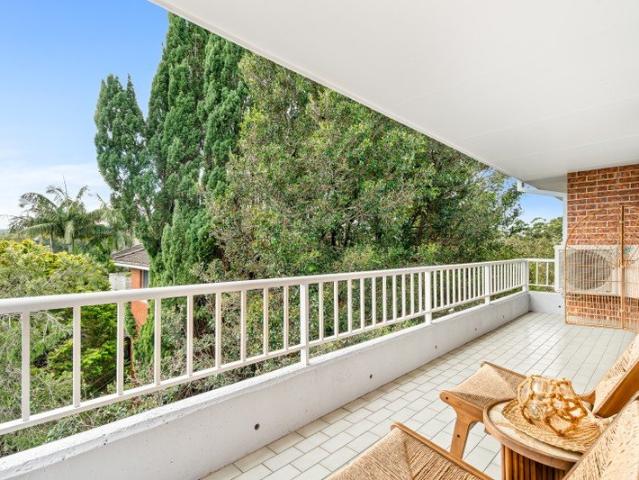 Coastal Luxury Meets Lifestyle Convenience: North Facing Top Floor Apartment with Expansive Wraparound Balcony!