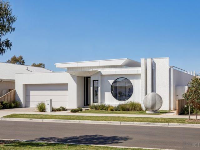 Coastal Luxury, Modern Elegance