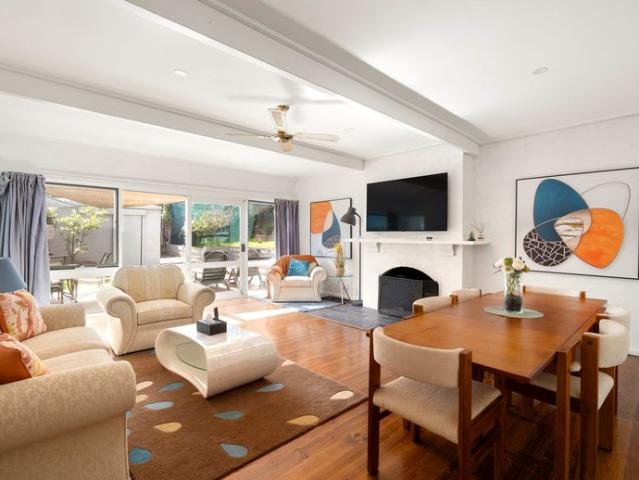 Coastal Luxury on Oliver’s Hill – Inside the Coveted Frankston High School Zone
