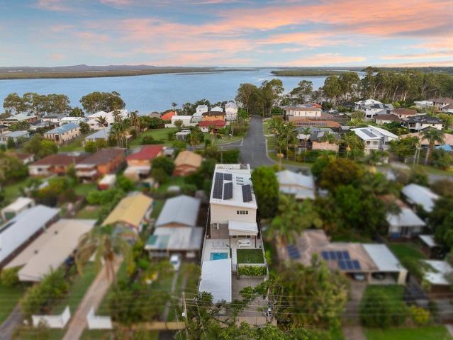 COASTAL LUXURY ROOFTOP VIEWS, DESIGNER FINISHES & EVERY EXTRA YOU COULD WANT!