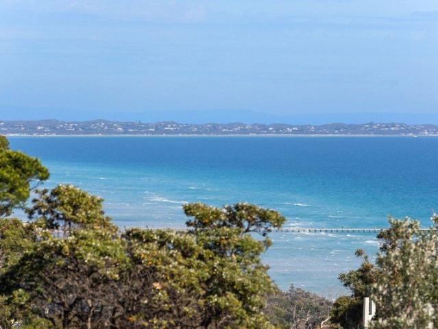 Coastal Lifestyle with Bay Views