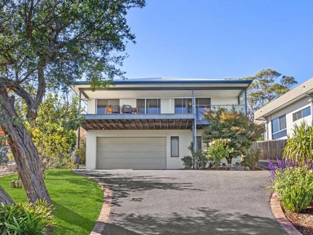 Coastal Lifestyle with Bay Views