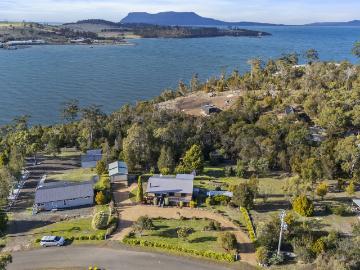 Triabunna, Little Swanport - Balcony, Parking