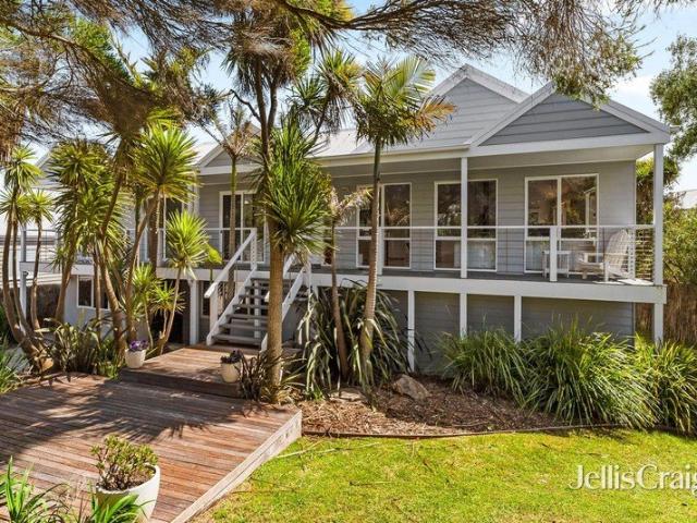 Coastal Lifestyle amid Sprawling Sorrento Gardens