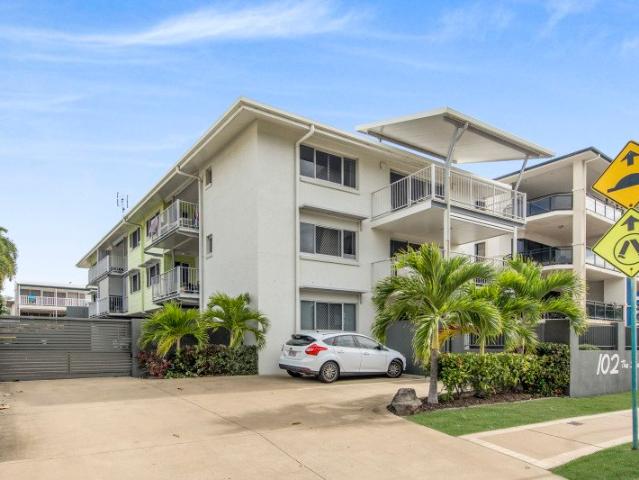 Coastal Lifestyle Apartment on the Strand!