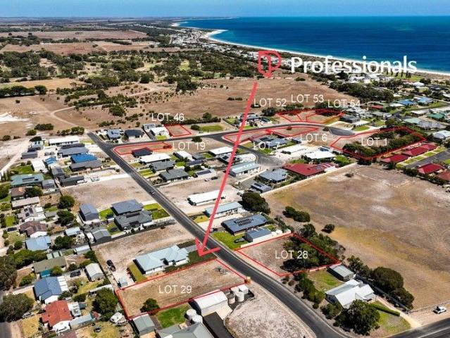Coastal Lifestyle Awaits in Montrose Estate