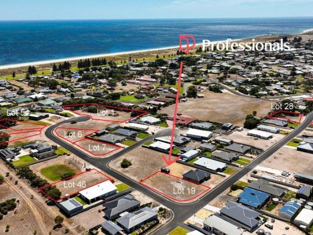 Coastal Lifestyle Awaits in Montrose Estate