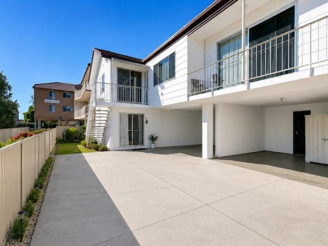 Coastal Lifestyle in the Heart of Biggera Waters