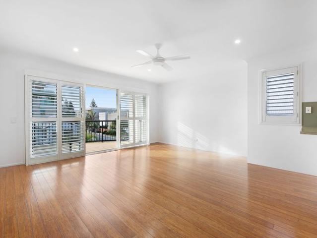 Coastal Lifestyle in the Heart of Mermaid Beach