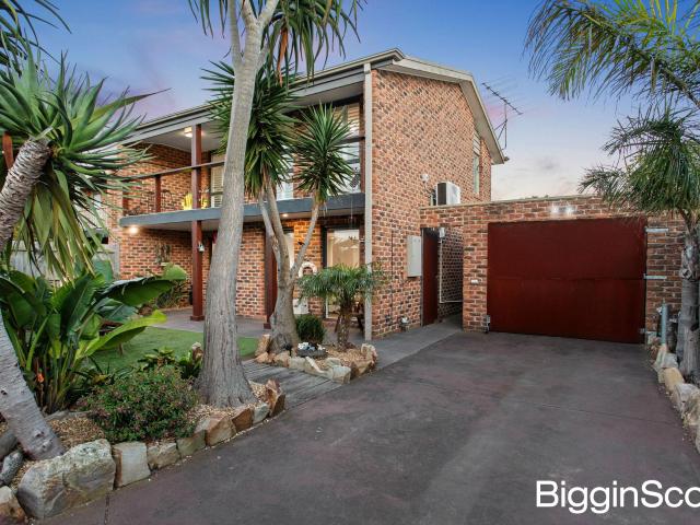 Coastal Lifestyle in an Unbeatable Beachside Location