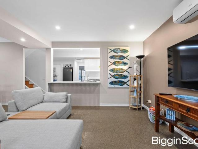 Coastal Lifestyle in an Unbeatable Beachside Location