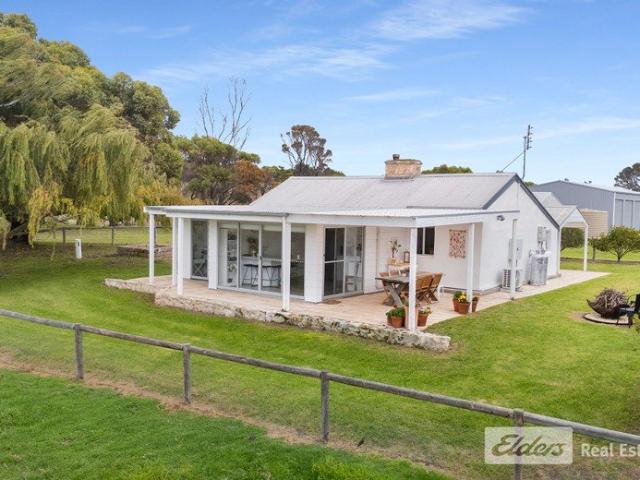 Coastal lifestyle living on acres close to beach
