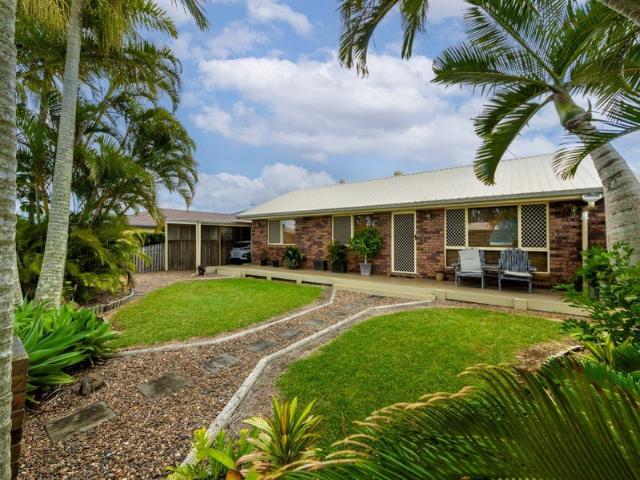 Burnett Heads Gem Space, Storage & Seaside Living on 939m²