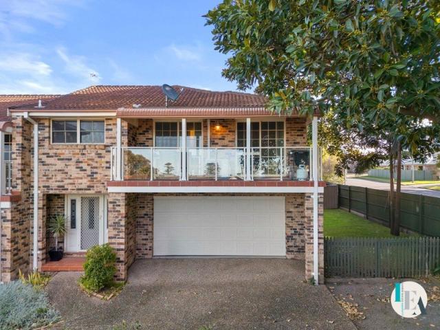 Coastal lifestyle & ocean views in the heart of Shellharbour Village