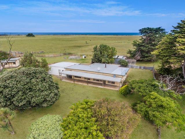 Coastal Lifestyle Property, beach access