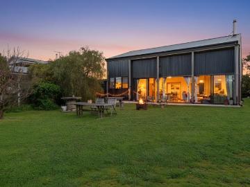 Coastal Lifestyle Retreat on 24 Acres Dual Residences Overlooking Second Valley through to the Ocean