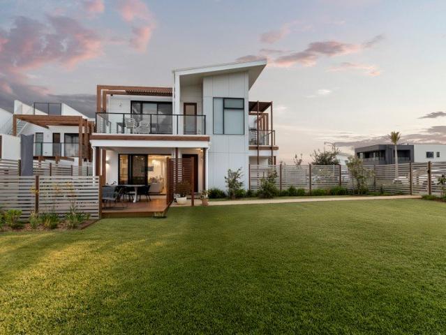 Coastal lifestyle retreat just a stone's throw to Sharpes Beach