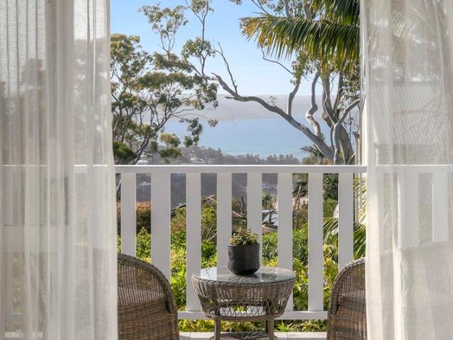 Coastal lifestyle retreat with Palm Beach views