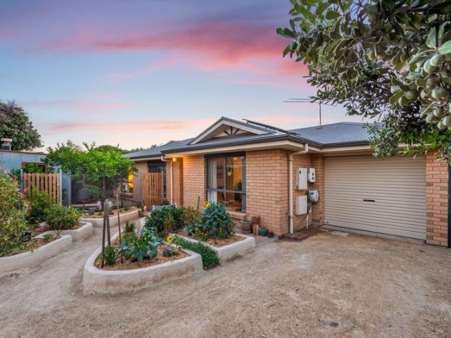Coastal Living | 6 Month Tenancy Available