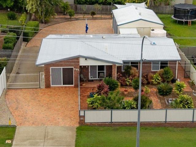 Coastal Living The perfect Lock and Leave Base or Set and Forget Investment!
