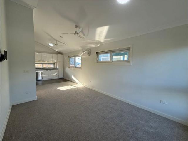 Coastal Living – Top Floor 2 Bedroom Apartment