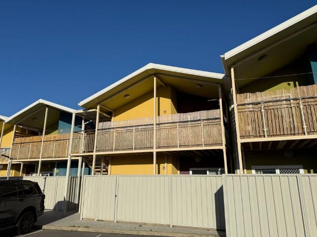 Coastal Living – Top Floor 2 Bedroom Apartment