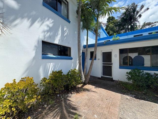 Coastal Living Walk To Beach 5 Bedrooms 2 Bath Plus Office Space
