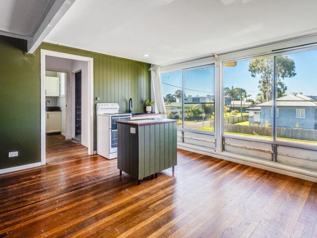 Coastal Living / walking distance to the Bay Renovated & Ready to Move In!