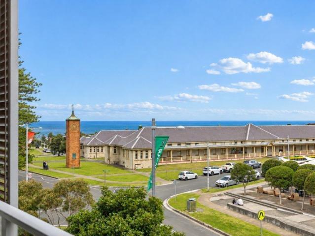 Coastal Living with Ocean Glimpses in the Heart of Little Bay