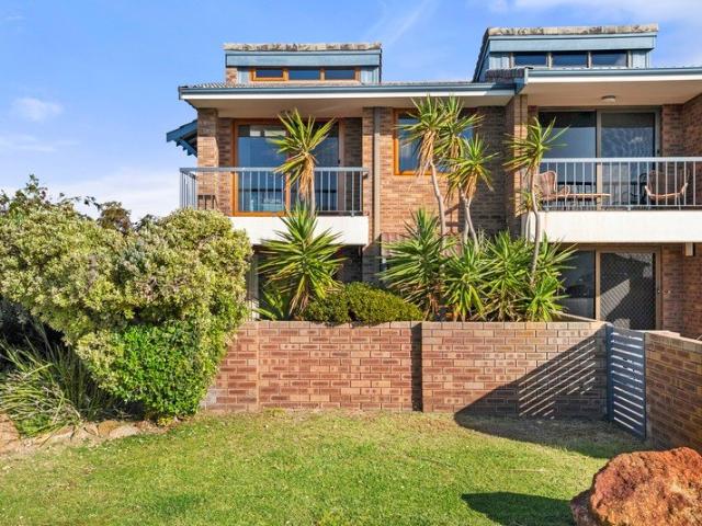 COASTAL LIVING WITH OCEAN VIEWS ON ARCADIA DRIVE