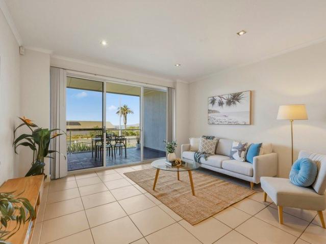 Coastal Living with Ocean Views in the Heart of Victor Harbor