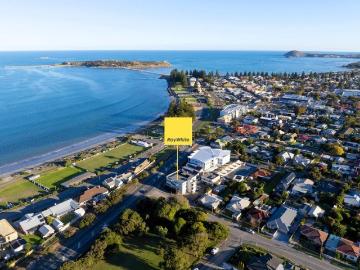 Coastal Living with Ocean Views in the Heart of Victor Harbor