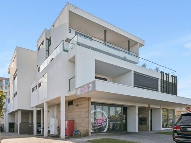 Coastal Living with Ocean Views in the Heart of Scarborough
