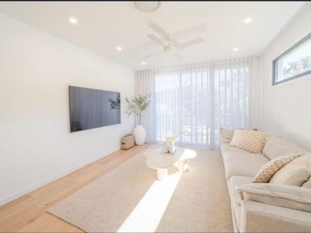 Coastal Living with Burleigh Heads at Your Doorstep 3 month lease only
