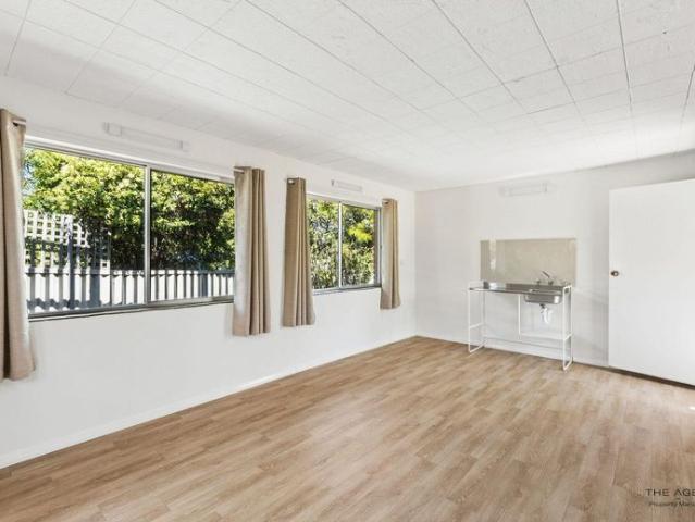COASTAL LIVING WITH BONUS STUDIO