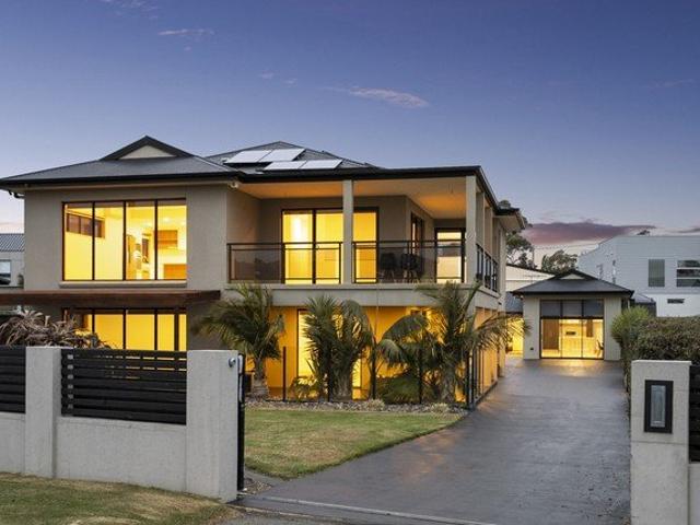 Coastal Living with Dual Accommodation