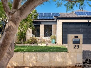 Coastal Living With Fantastic Shed & Enclosed Patio