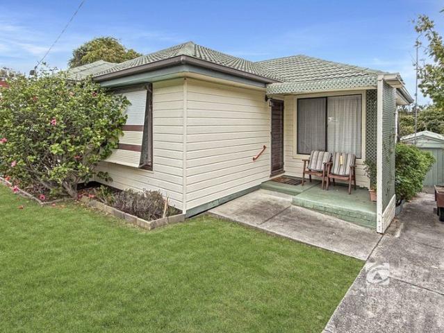 COASTAL LIVING WITH GOLF COURSE ACCESS